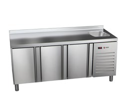 Stół mroźniczy 3-drzwiowy ze zlewem Essenzial Line GN 1/1